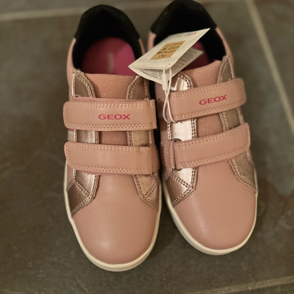 Geox shoes for girl. New with tag. Size 34.